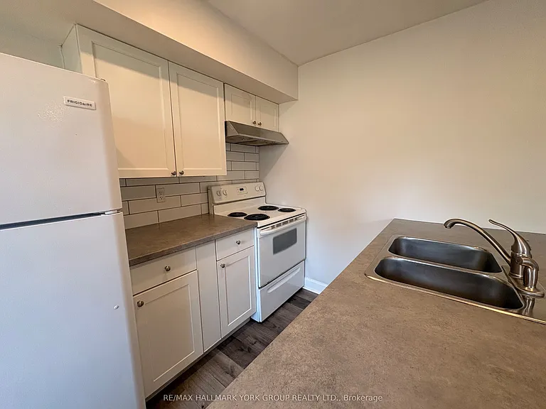 72 Churchill St — Photo 8