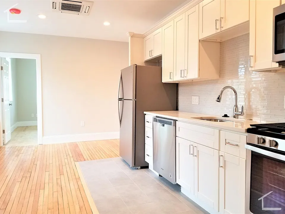 11 Gardner St #12L