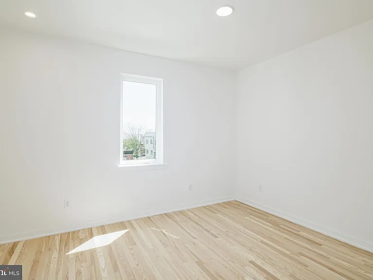 1842 E Harold St #4 — Photo 13