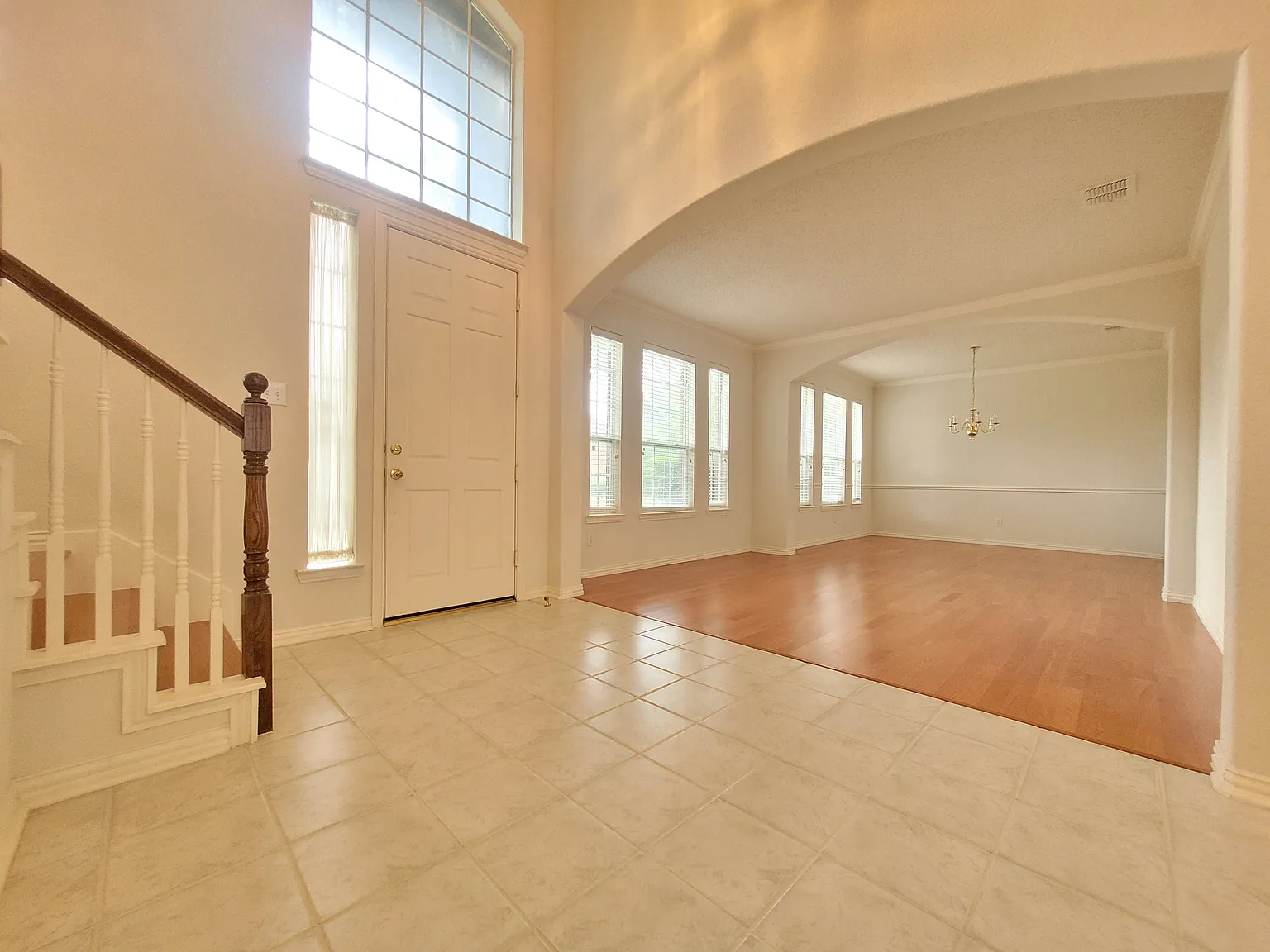 4 bed, 2.5 bath, 3072 sqft, $3,200 — Photo 2