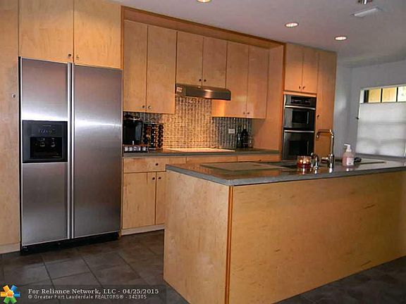 2nd image of 200 NE 17th Ct APT 804