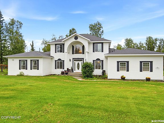 4th image of 1711 E Colt Cir