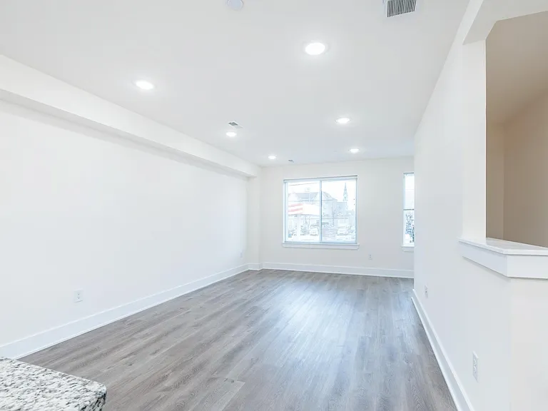 978 N 8th St #8 — Photo 10
