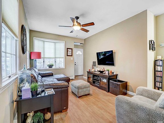 3rd image of 59 Hunter Ave