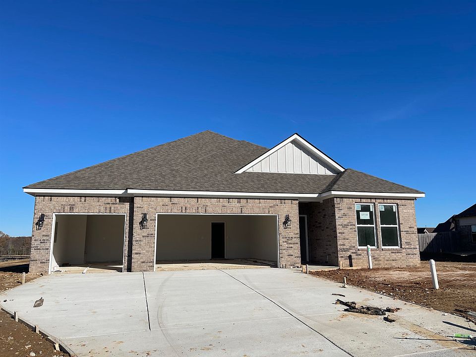 1st image of 170 Oak Hollow Dr