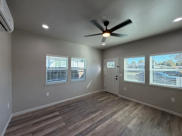 1517 Schulenberg Avenue - 1 — Photo 2