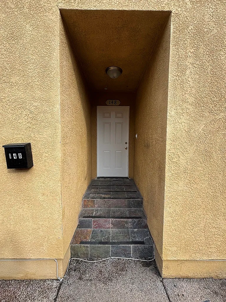 5 bed, 1709 sqft, $4,000 — Photo 2