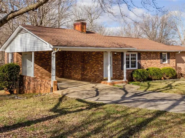 113 Speer Ave, Boonville, NC 27011
