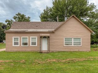 910 State St, Dexter, IA 50070