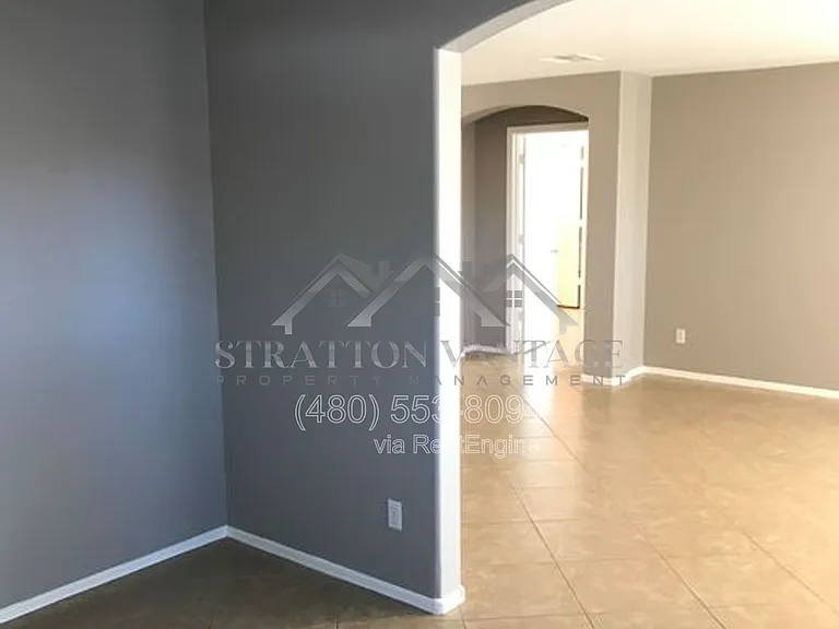 1101 E Elm Rd — Photo 9
