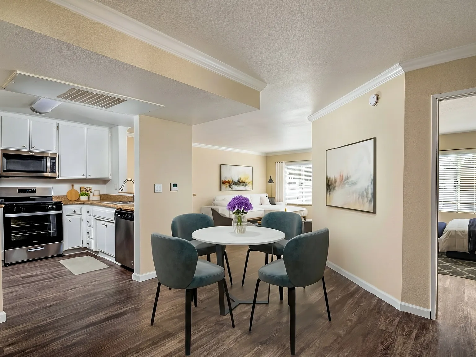 Warner Pointe — Photo 3
