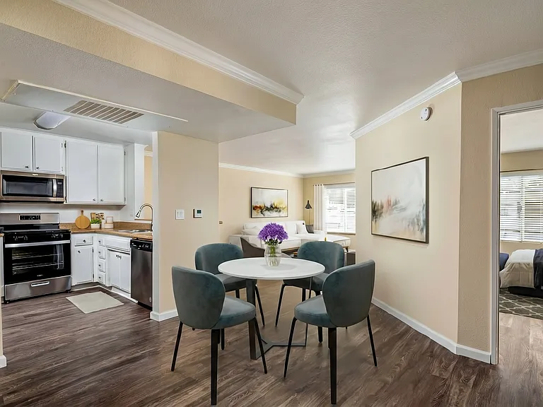 Warner Pointe — Photo 3