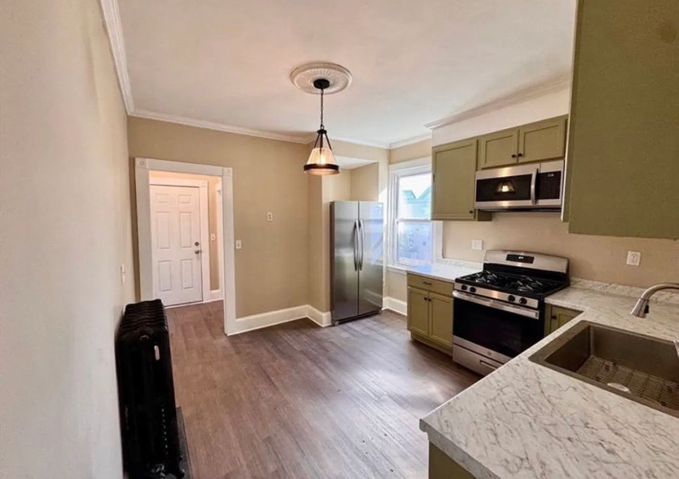 3 bed, 1200 sqft, $2,500 — Photo 1