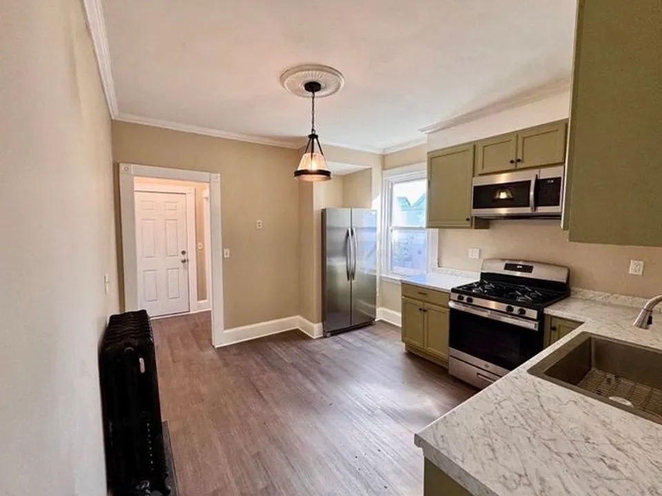 77 Dartmouth St #2