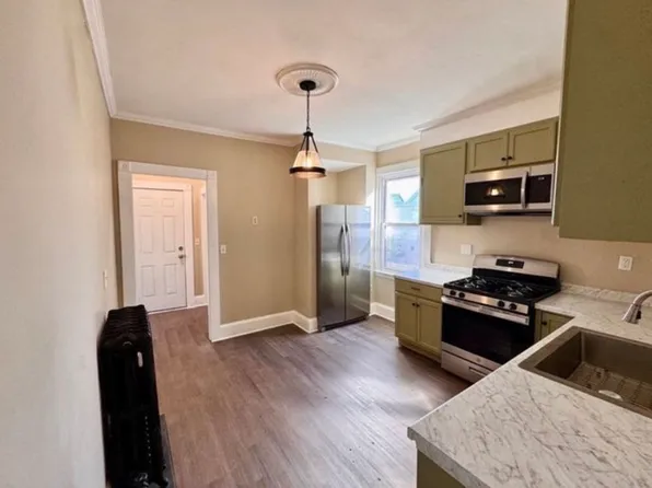 77 Dartmouth St #2, New Bedford, MA 02740