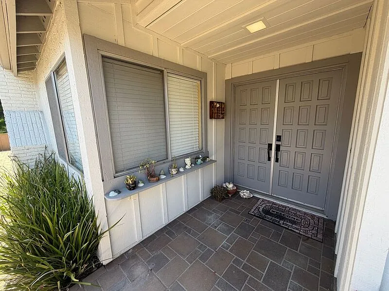 2 bed, 2.0 bath, 1725 sqft, $4,200 — Photo 3