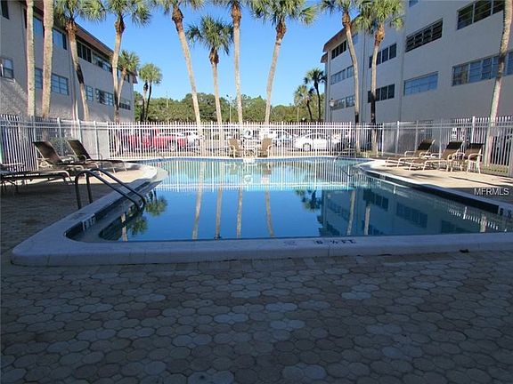 2nd image of 209 NE Lincoln Cir N APT 103