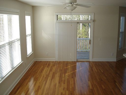 2nd image of 224 River Gate Ln