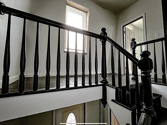 Freshly painted front entrance/2nd floor landing