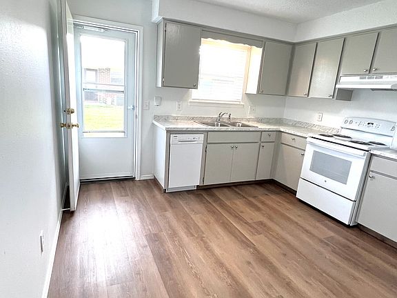 4th image of 902 SE H St #B