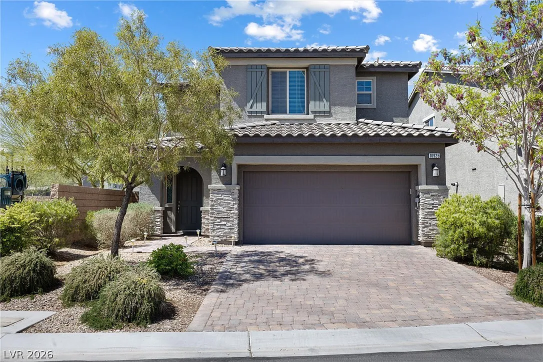 3 bed, 2.5 bath, 2043 sqft, $2,290 — Photo 1