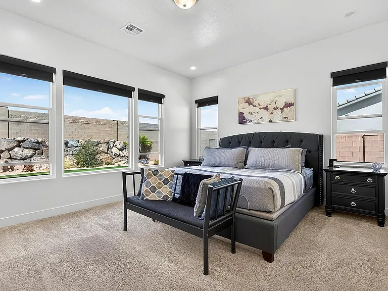 111 N Black Canyon Ave — Photo 7