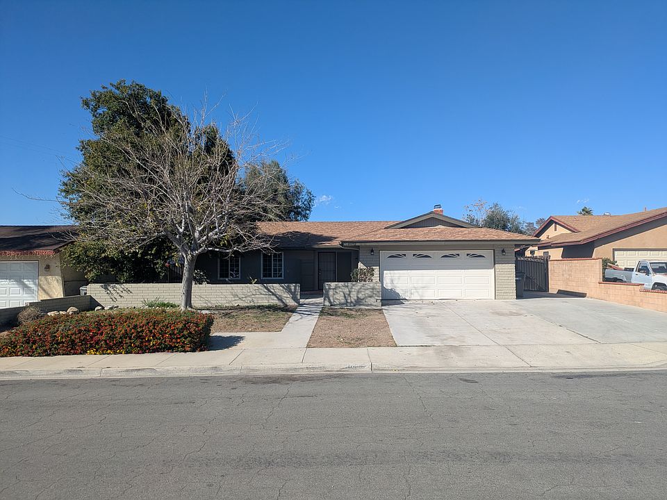 1st image of 41772 Laurie Ln