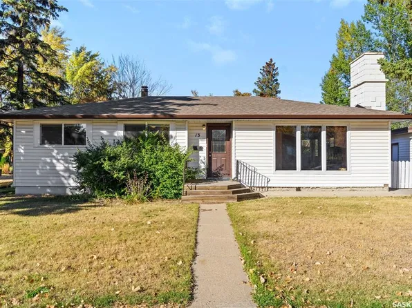 13 Weir CRESCENT, Saskatoon, SK S7H 3A8