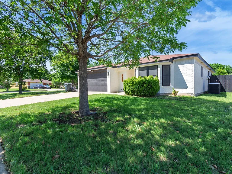 2601 Coy Dr — Photo 31