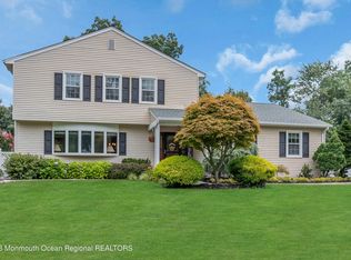 18 Heather Ln, Middletown, NJ 07748