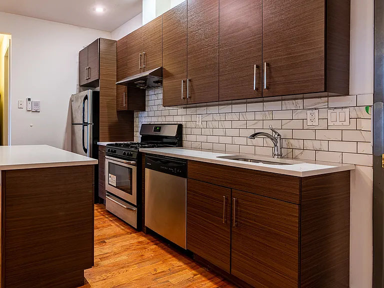 500 Leonard St #4R — Photo 3