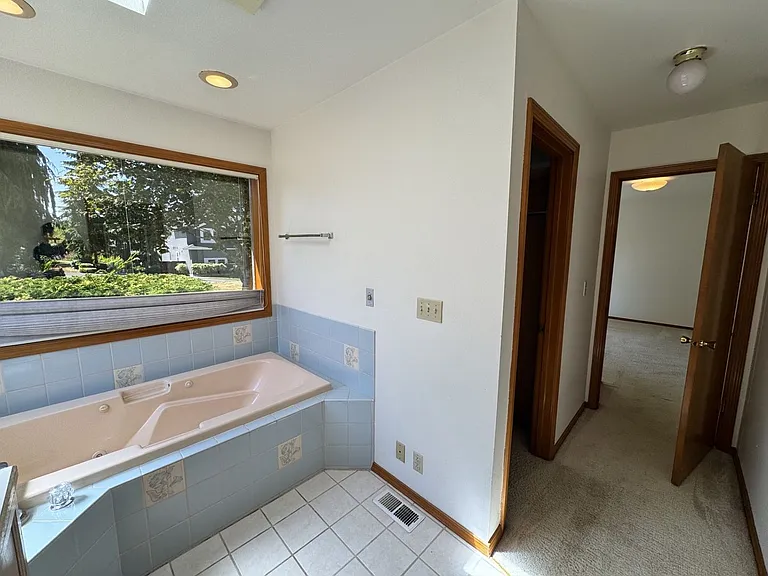 1033 S 232nd St — Photo 30