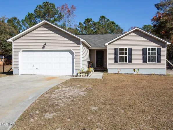 113 Barrington Court, Maple Hill, NC 28454