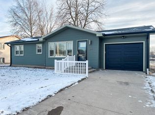 309 W Cherry St, Danville, IA 52623