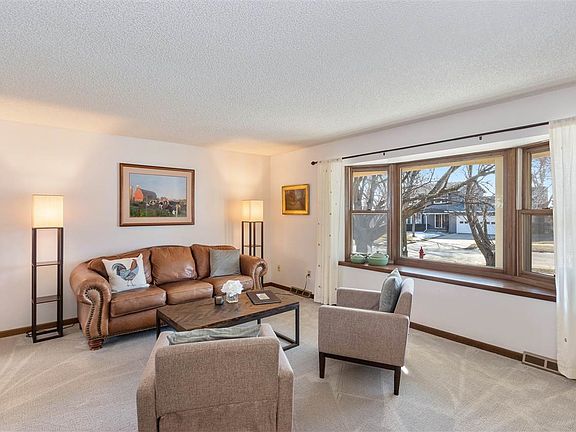 3rd image of 54 Denbigh Dr