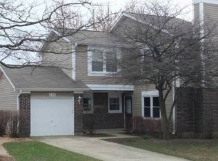 250 Hedgerow Dr, Bloomingdale, IL 60108