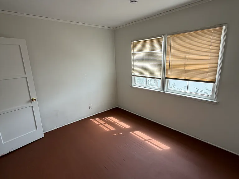 Bedroom (view 2)