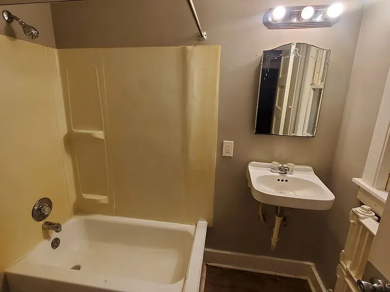 135-137 Garfield Ave - 4 Unit (Ace Property) — Photo 10