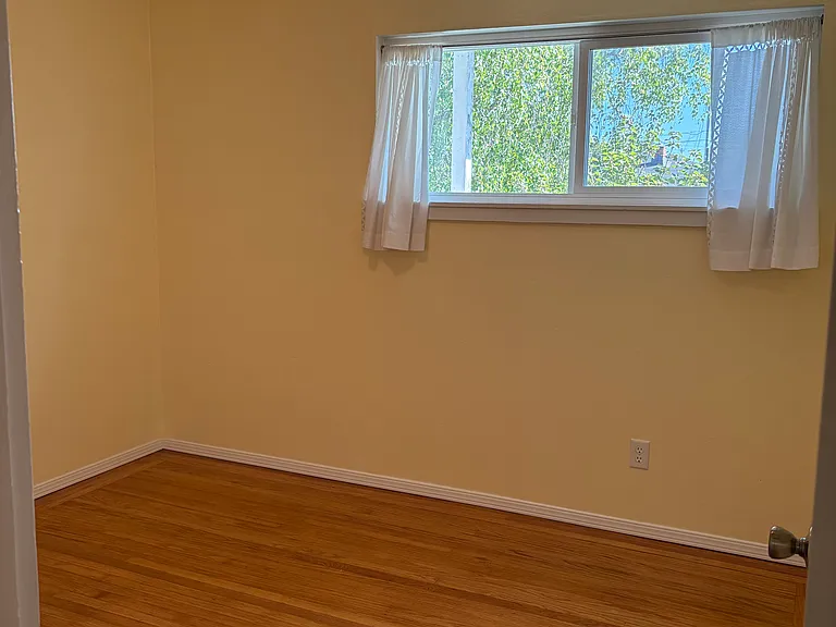 Third bedroom, hardwood floor