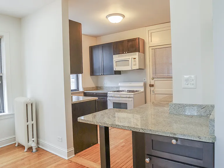4252 N Clark St #2 — Photo 4