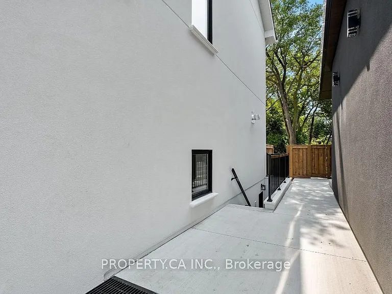 119 Invermay Ave — Photo 18