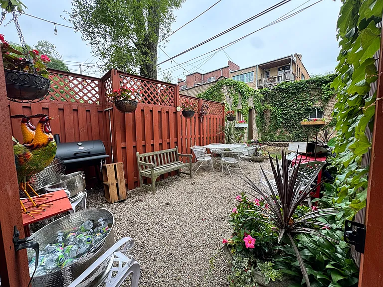2050 W Farwell Ave #G — Photo 16