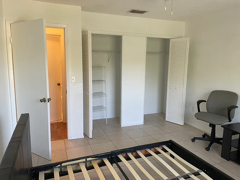 160 Reserve Cir #212 — Photo 8