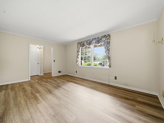 4th image of 808 Kingsbridge Rd