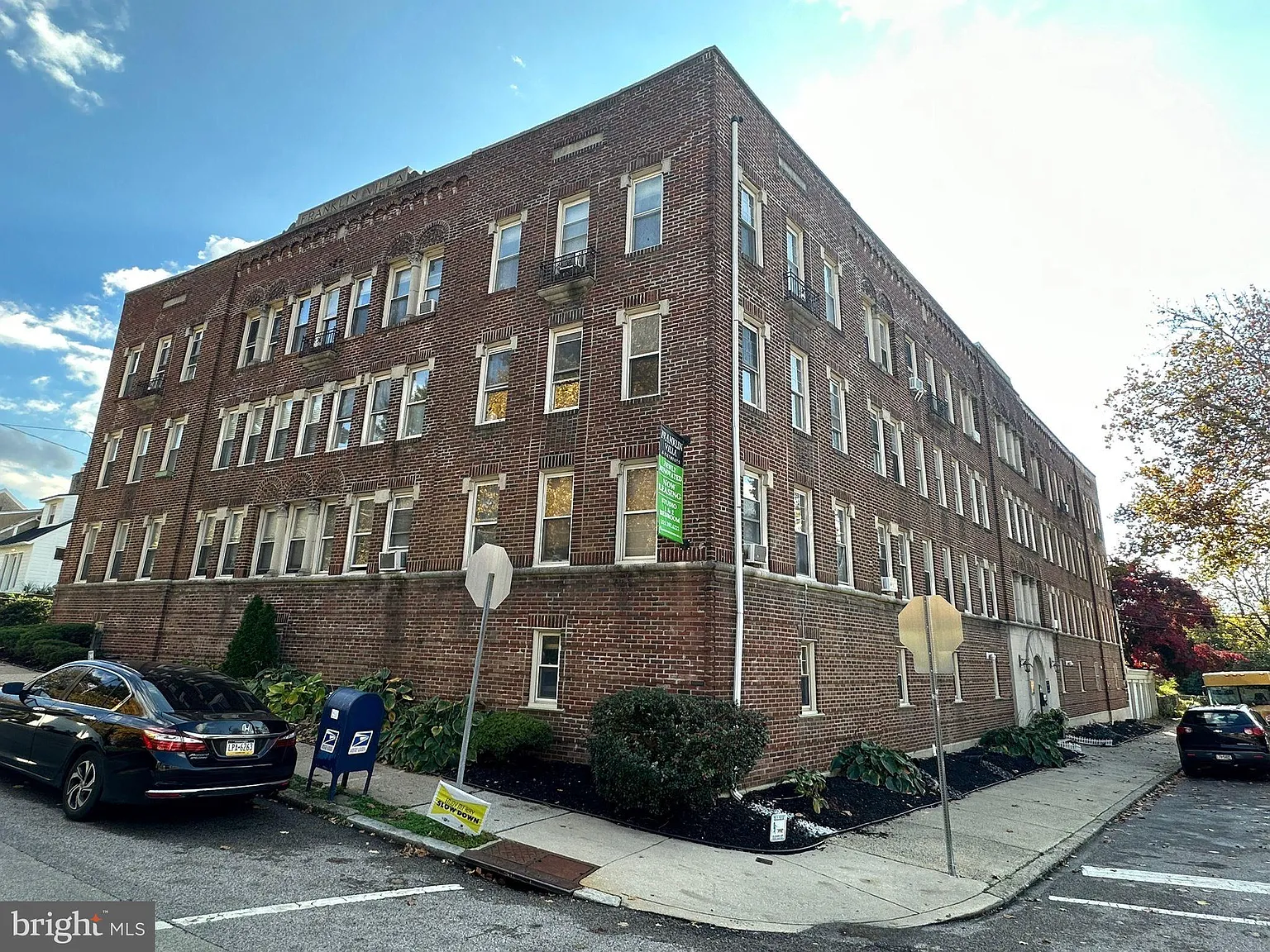 1 bed, 1000 sqft, $1,350 — Photo 3