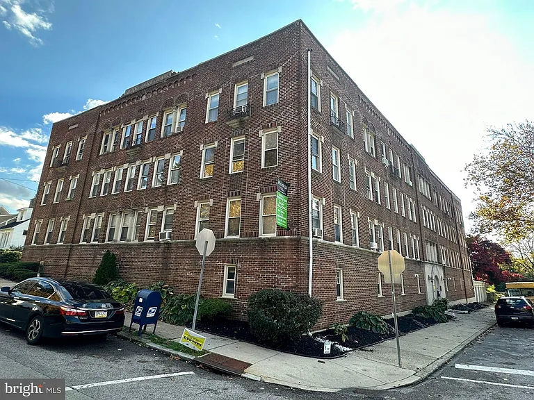 200-15 W Sedgwick St #102 — Photo 3