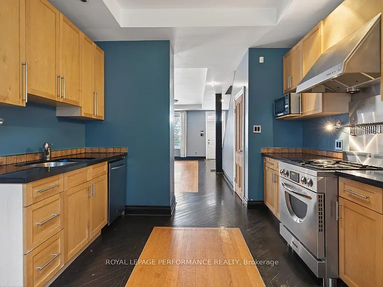 313 Lebreton St S — Photo 12