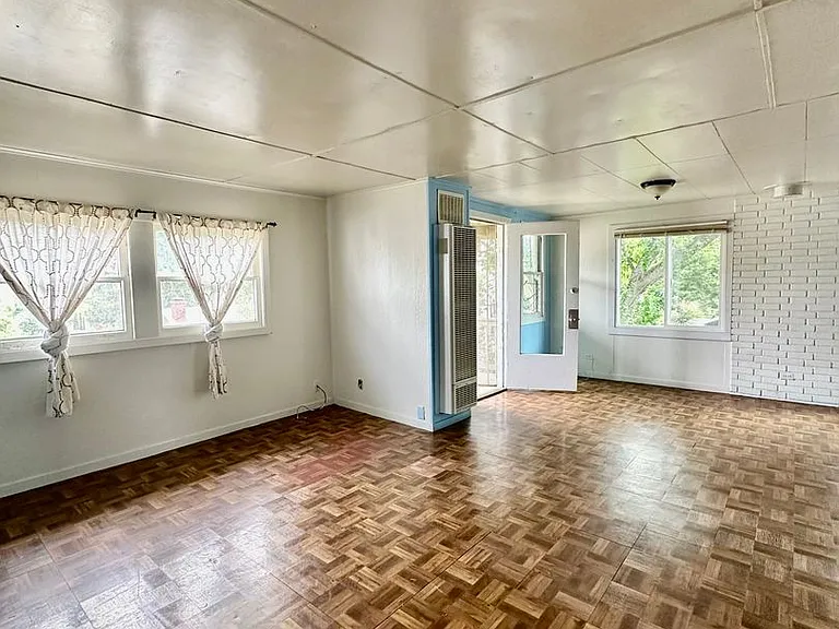 825 Carolina St — Photo 1