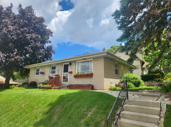 2709 13th AVENUE, South Milwaukee, WI 53172