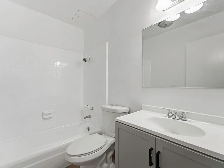 1131 Sanborn Ave — Photo 11